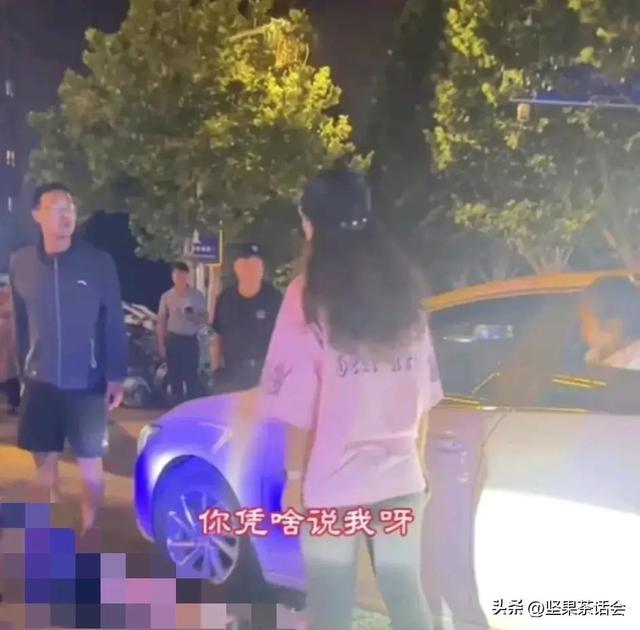 事大了！瑜伽裤女司机撞人还有理：120打了事故报了还让yl6809永利我咋地(图4)