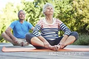 乾翔健康老yl6809永利年人瑜伽：修身养性的绝佳选择(图1)