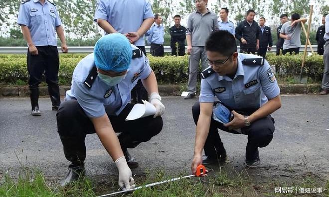 案例：女学生穿瑜伽裤车站接同学父亲遭其惦记被拖永利澳门官方入口入公厕酿悲剧(图2)