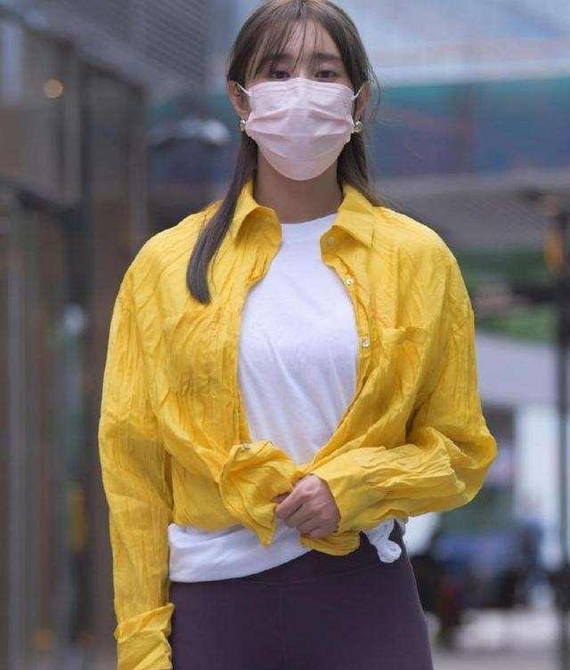 柔美多永利app手机版官网姿的瑜伽裤美女休闲塑形又耐看非常惬意(图6)