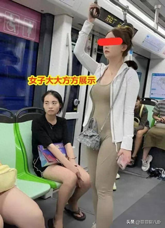 美女在地铁上穿瑜伽紧身裤遭女子嘲永利app手机版官网讽一边斜眼打量一边翻白眼(图5)