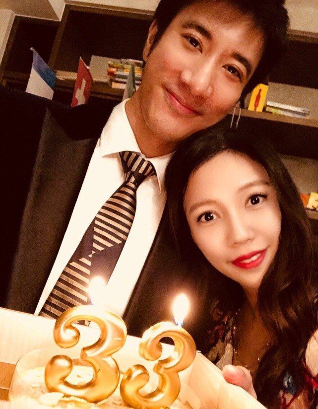 李靓蕾带孩子yl6809永利练瑜伽姐弟三人四脚朝如同行大礼俩女儿像双胞胎(图1)