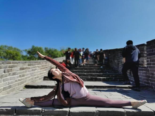 我河南姑娘毕业后学习瑜伽放弃留校任教机会开400㎡永利澳门官方入口瑜伽馆(图16)